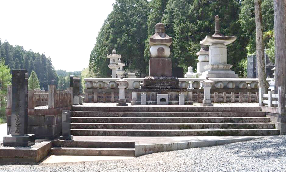 高野山慰霊塔参拝